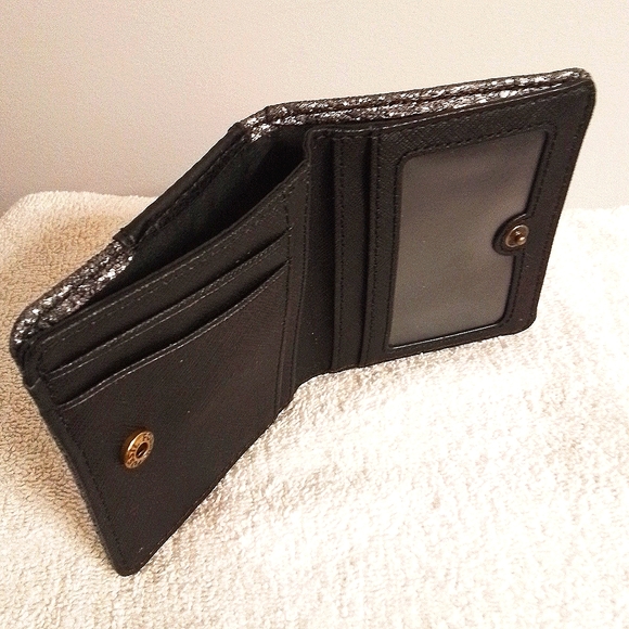 Adorable Owl Fossil Wallet! There's pockets for your dollar bills change & cards - Picture 4 of 6